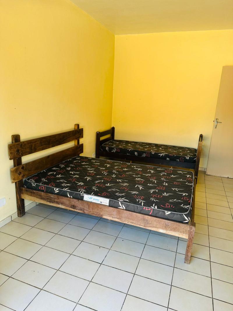 Os dormitórios e banheiros são bem simples, sendo necessário trazer roupas de cama, banho e itens de higiene pessoal (repelente, ventilador, etc)