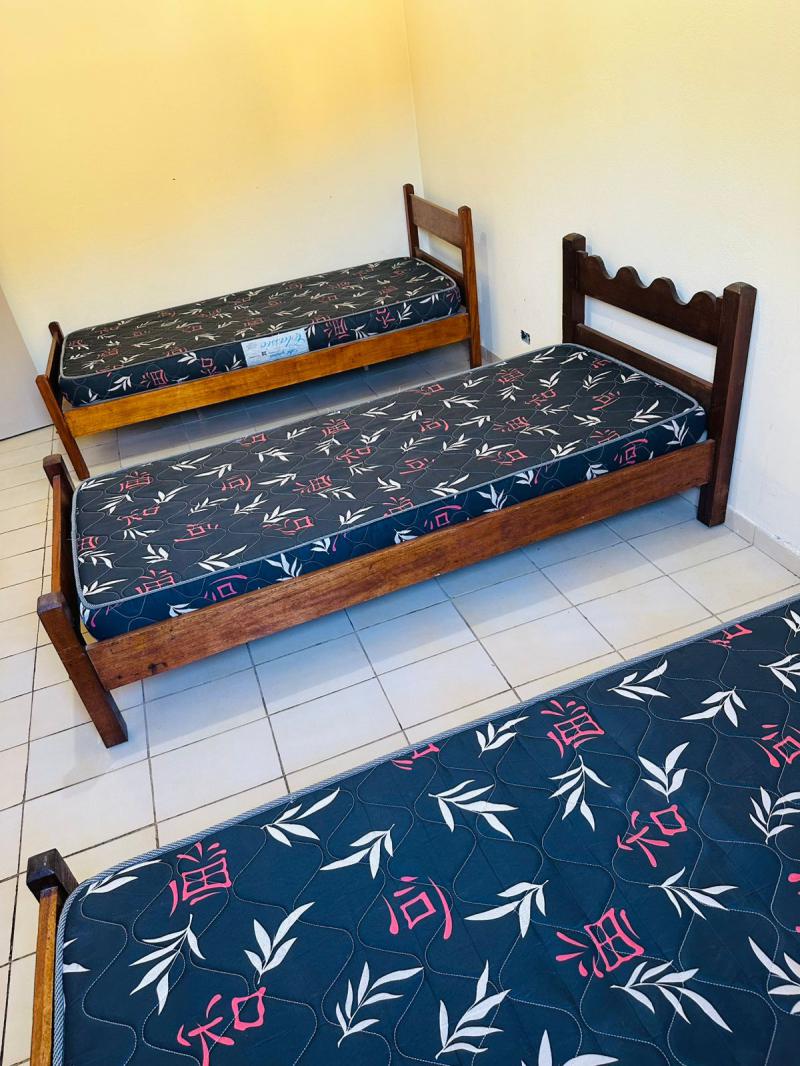 Os dormitórios e banheiros são bem simples, sendo necessário trazer roupas de cama, banho e itens de higiene pessoal (repelente, ventilador, etc)