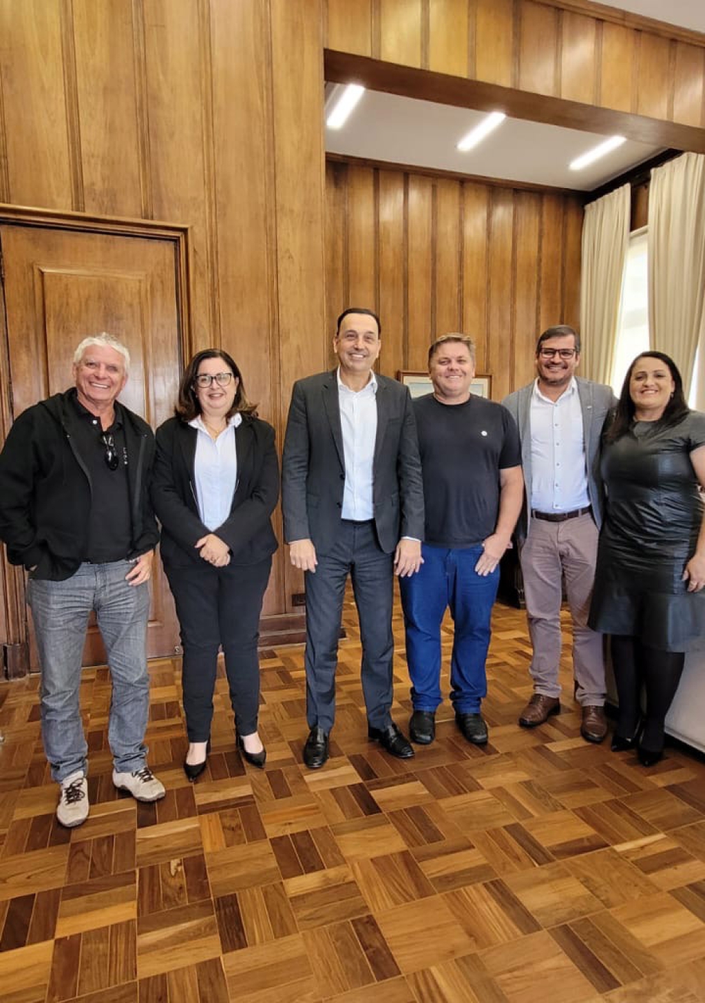 Notícia: Representantes da ACIU, AEAU e CREA buscam apoio no governo paulista para resolver desafios de infraestrutura