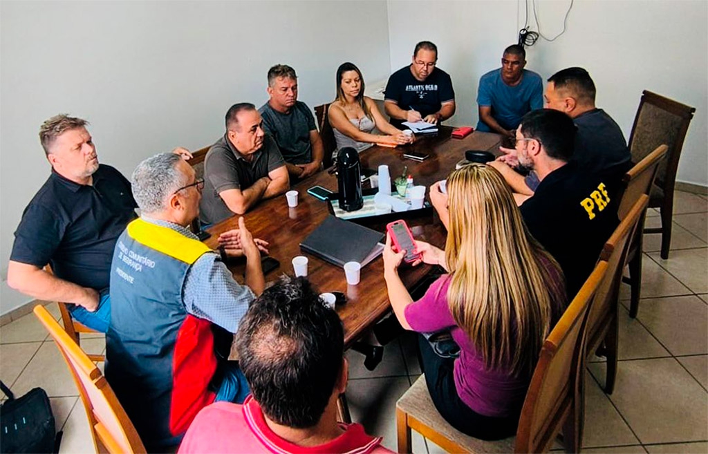 Notícia: ACIU recebe reunião sobre instalação de portais nas entradas de Ubatuba